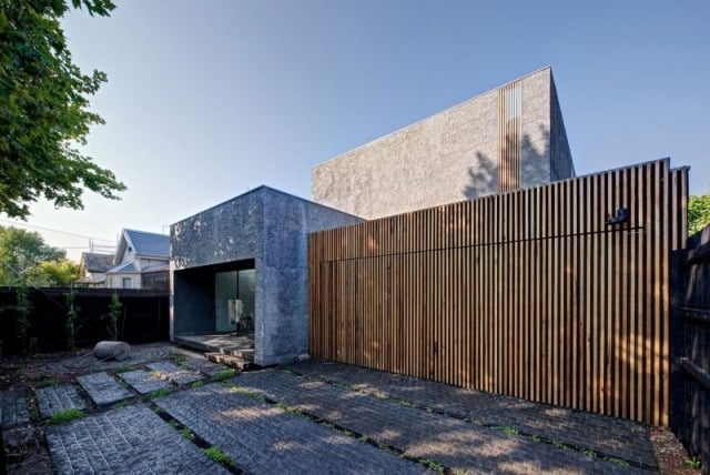 modernes einfamilienhaus naturmaterialien hartholz beton fassade