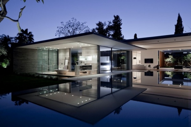 Modernes Einfamilienhaus tel aviv wasserspiegel effekte glas wände beleuchtung