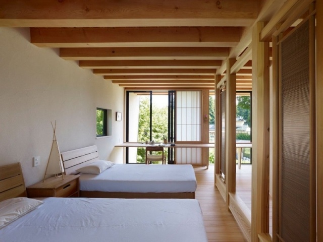 Moderne Ferienvilla in Japan schlafzimmer holz boden decke