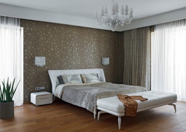 modernes schlafzimmer holzboden wanddeko tapete braun blasenmuster