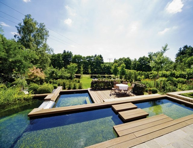 modern schöne Gestaltung Ideen Pool Holzterrasse Garten