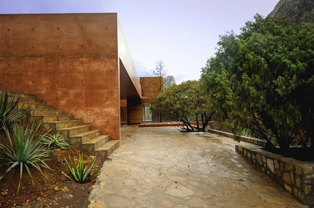 exotisches Reiseziel Haus Beton rot Sand behandeln Fassade attraktiv