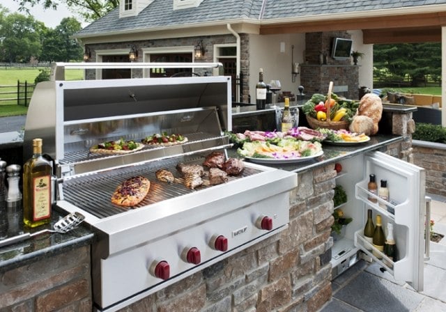 Outdoor-Küche für die Terrasse ausstattung kühlschrank grill