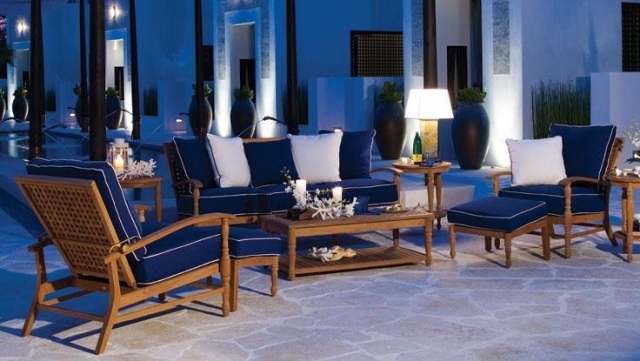 outdoor blau sitzkissen dekorieren pflanzkübel hinterhof anlegen