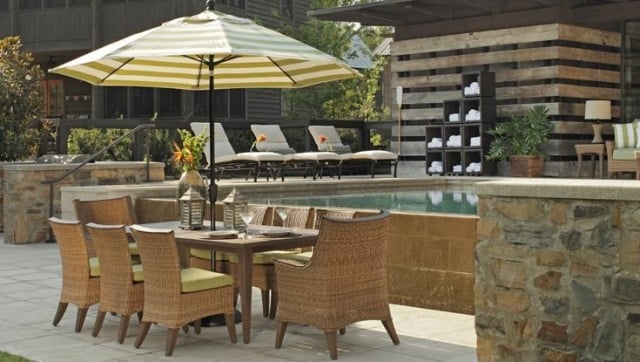 outdoor pool sonneschirm komfort liegestühle essbereich einrichtung