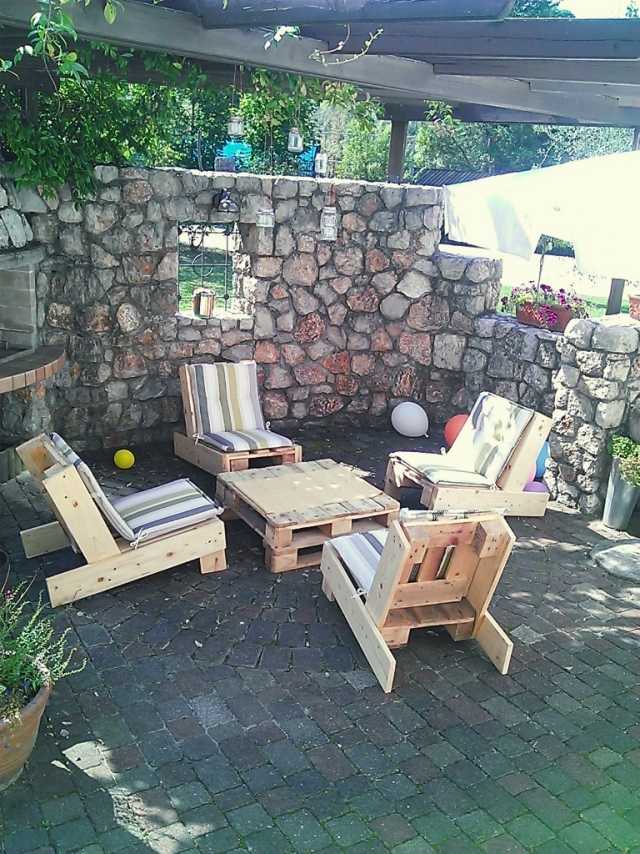 palettenmöbel terrasse sitzecke lounge sessel bauen