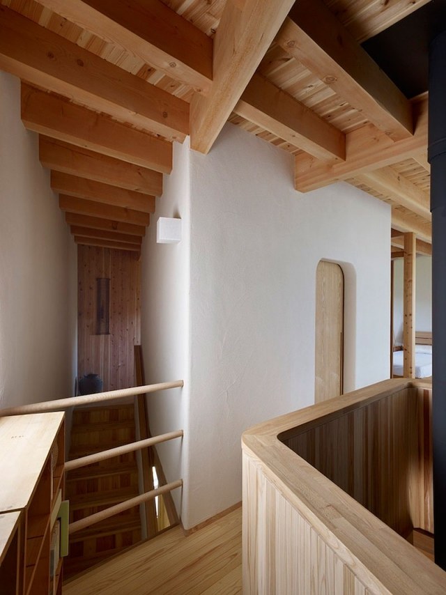 passivhaus in japan inneneinrichtung holz decke boden treppenhaus