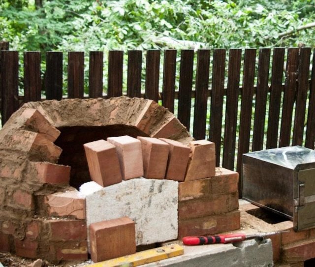 pizzaofen-outdoor küche selber-bauen kuppel ofentuer