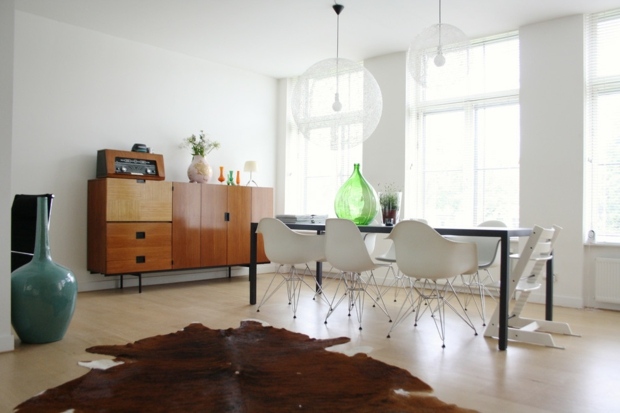 Wohnzimmer einrichten Ideen Stühle weiß skandinavisch inspiriert