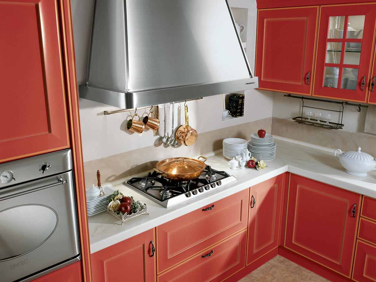 rote küche-traditionale-einrichtung moderne edelstahl geräte