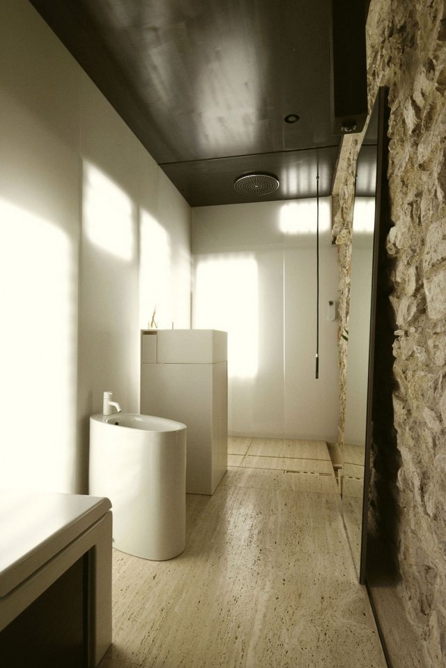 rustikal trifft auf modern badezimmer boden stein verkleidung raue optik