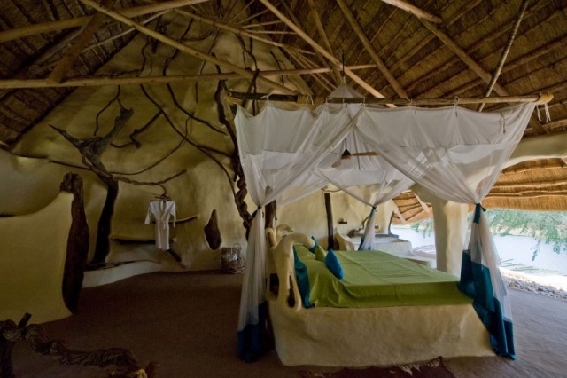 schlafzimmer exotisch himmerbett gardinen meerblick