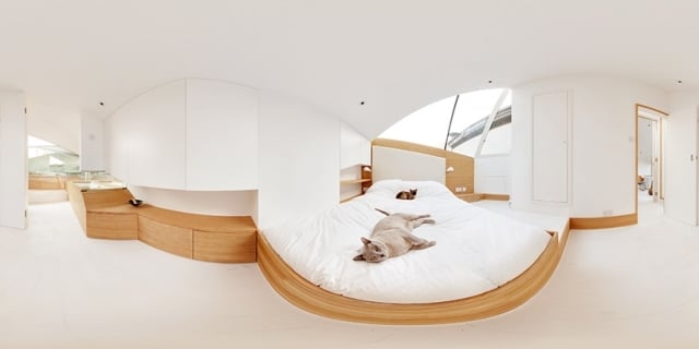 schlafzimmer minimalistisch weiß holz oberlichter