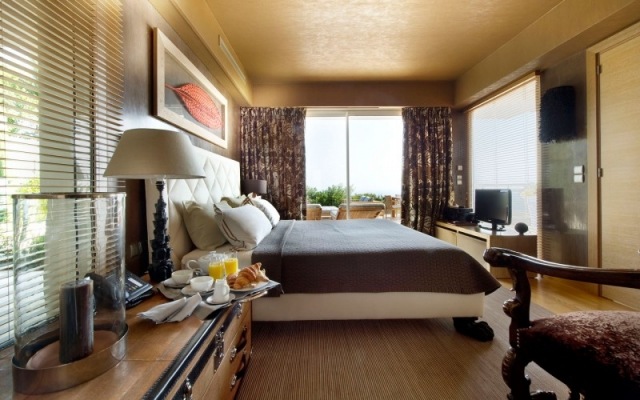 schlafzimmer suite design beige braun fenster jalousien