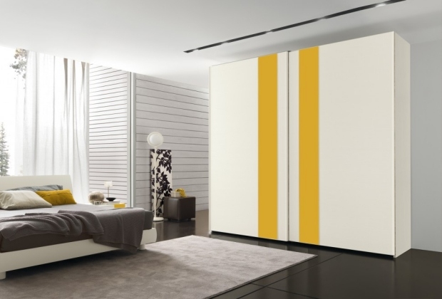schrank design holz gelbe akzente-schlafzimmer möbel 