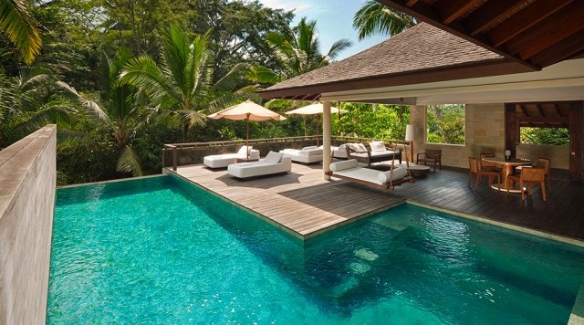 schwimmbecken design holz terrasse lounge möbel Como Shambhala Resort