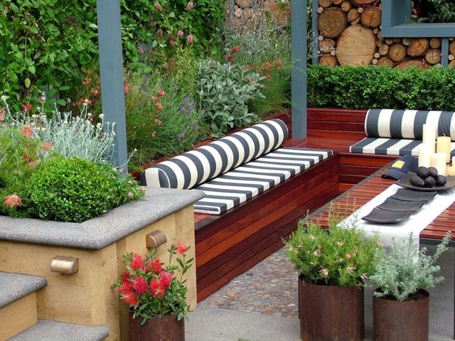  Garten bequeme Sitzecke Sofas Holz Metall Pflanzkübel
