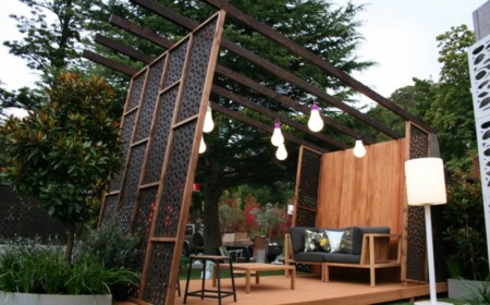 sichtschutz im garten holz metall pergola sitzbereich terrasse