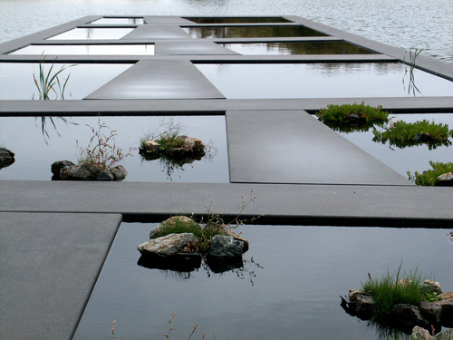 terrasse landschaft wasserspiegel betonplatten steine Catherine Mosbach