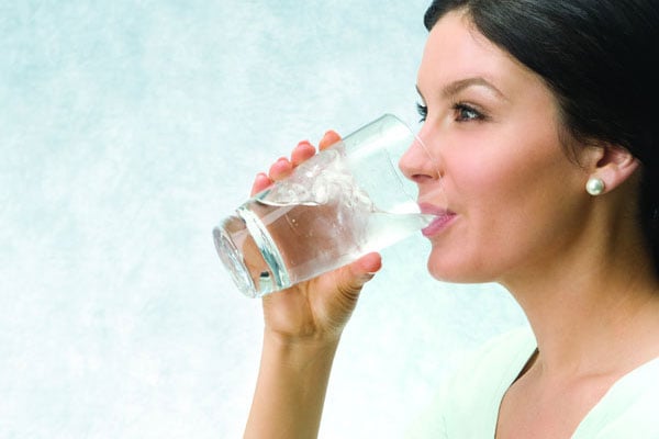 Hydration-schöne -glatte- Haut- Wasser- trinken-Empfehlung
