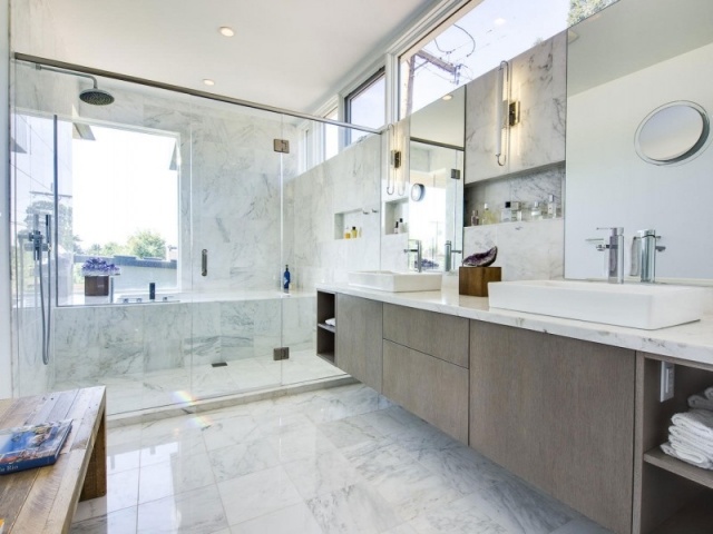 Ablagefläche im Badezimmer-Einbauregale Marmor-Fliesen waschbeckenschrank