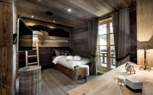 Hotel Alpen rustikale Möbel unbehandeltes Holz Kinderzimmer