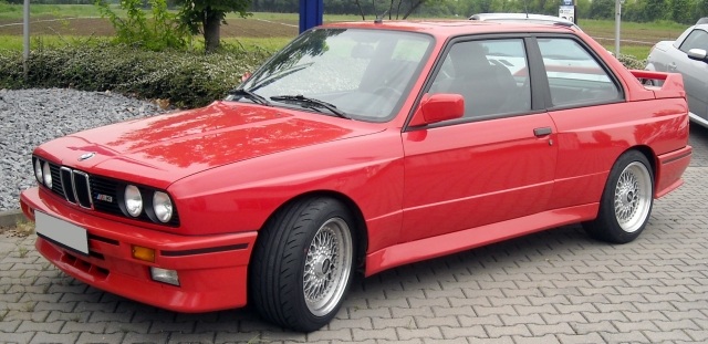 BMW-M3-E30-rot-seite-bild