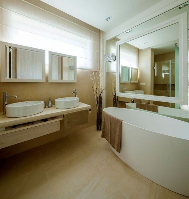 Badezimmer Ideen für rutschfeste Bodenverkleidung-mit Holz-ovale Badewanne 