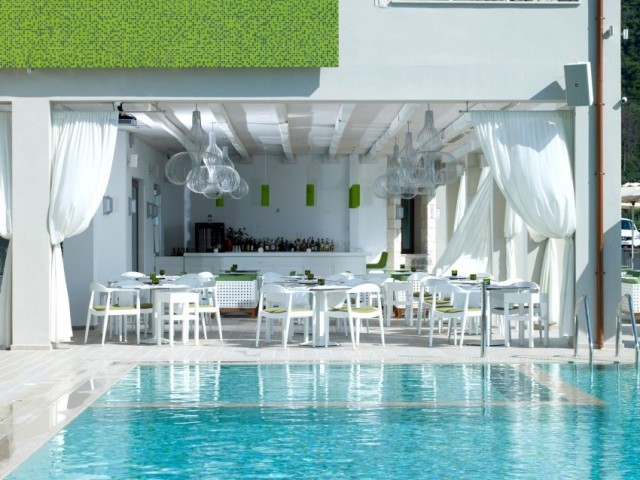 Boutique-Hotel-Salvator-Bar-Beach-Stil-lässige-Atmosphäre-beim-pool