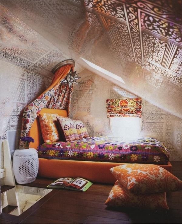 Dachgeschoss Schlafzimmer-Einrichten marokkanisch inspiriert-Wand-Bettwäsche