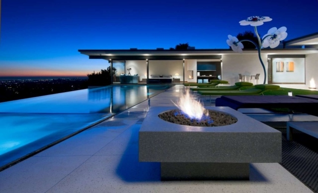 Designer Haus infinity Pool-Außengestaltung-Feuerstelle offen sitzgruppe