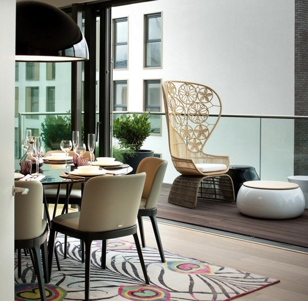 Einrichtung-Balkon-Design-Sessel-dekorativ-holzdeck-rattan-Flechtmöbel