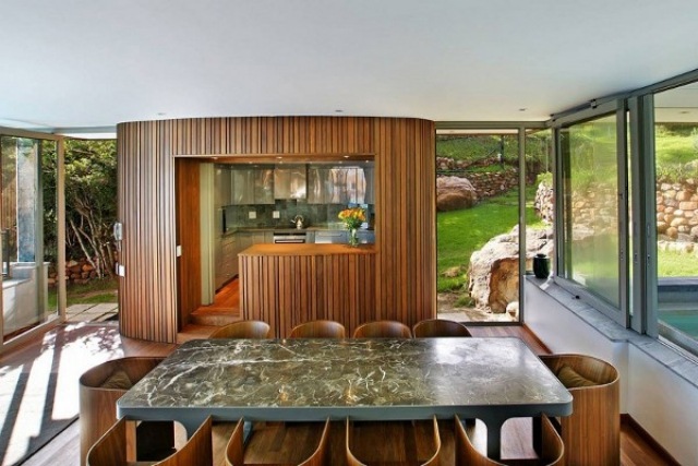 Moderne Einbauküche-Esstisch aus Glas Armsessel-Holz Design Haus-Metropolis-Design