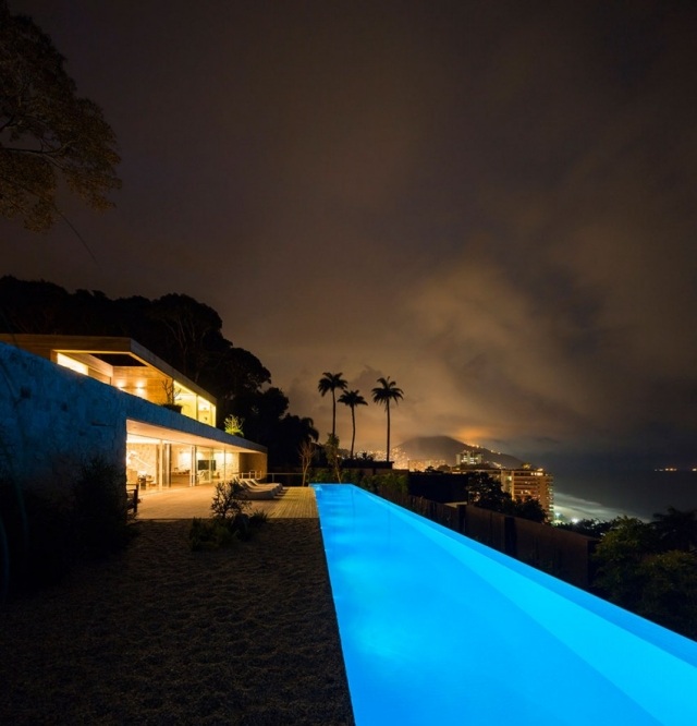 Ferienhaus-Hanglage-endloser-infinity-Pool-Rio-de-Janeiro
