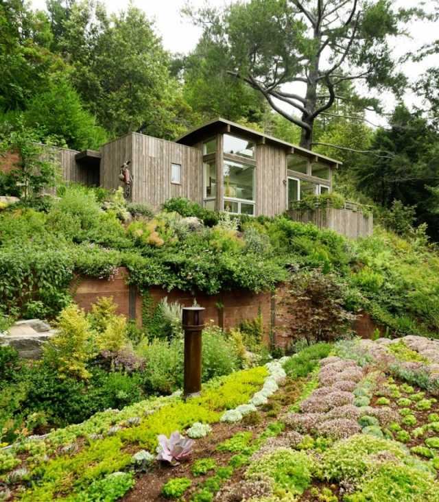 gestaltungselemente Garten-Design Holzhaus im Wald am Hang bauen