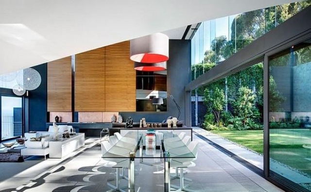 Innenarchitektur-Loft Stil-raumhohe Verglasung-Glastisch Esszone einrichten