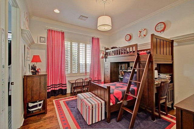 zwei Geschwister Mädchenzimmer rosa Gardinen Teppich geometrische Muster Wandleuchten