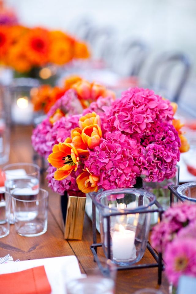 Blumenpracht am Tisch romantische Deko Idee Teelichter Metall