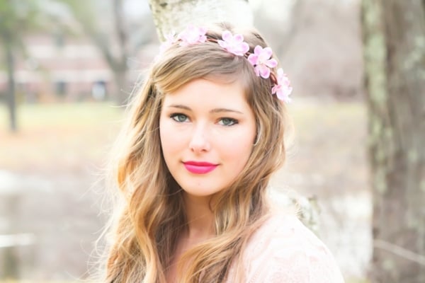 rosa Lippenstift Haarschmuck Blumen Im Haar