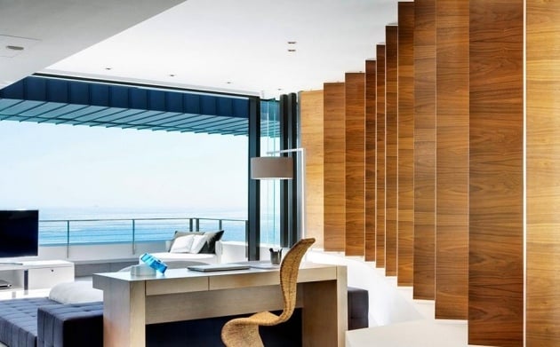 Home-Office-im-Schlafzimmer-Ozeanblick-Designer-Wand-Holzlatten