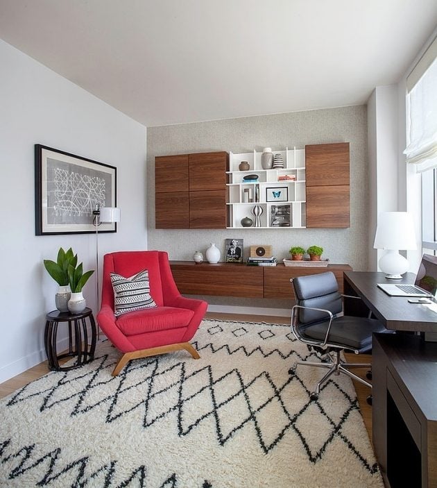 Home-Office-kabinett-Mäbel-Relaxsessel-rot-Teppich-hochflor-geometrische-muster