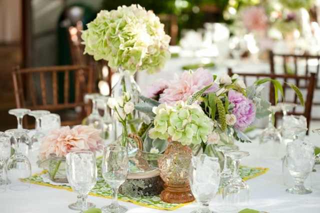 weiß Farbe vintage Vase Kristallgläser Einzelblüten