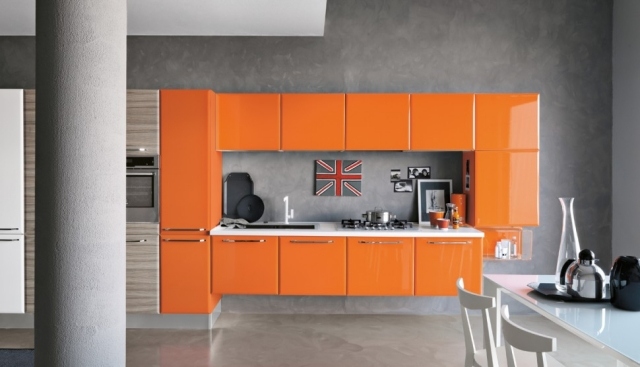 Italienisches Design-Küche kräftig orange Hochglanz-fronten grifflos