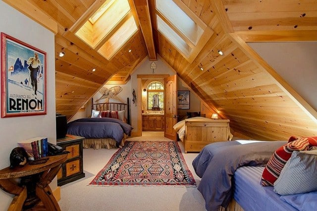 Dachfenster Holz verkleidet Teppich Betten Wanddeko