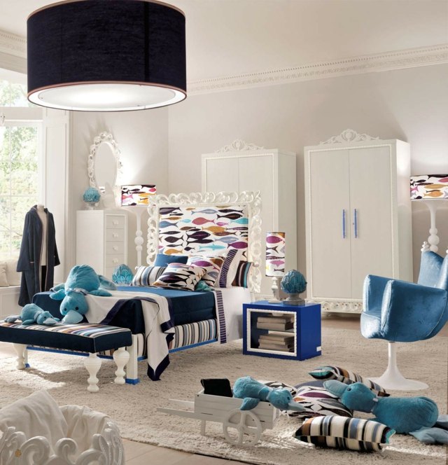 Kinderzimmer einrichten weiß blaue Möbel königlicher Stil