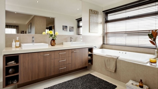 Klassische Möbel Sets im Badezimmer-Einrichtungsideen Badewanne Holz-Schrank