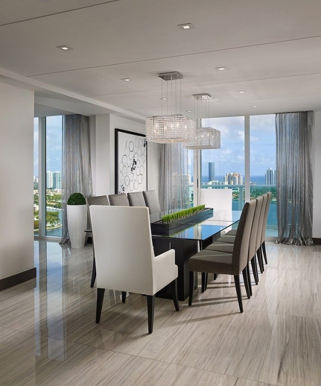 Luxus Penthouse-Essbereich Boden Fliesen verlegen-Holz Look-Kronleuchter design