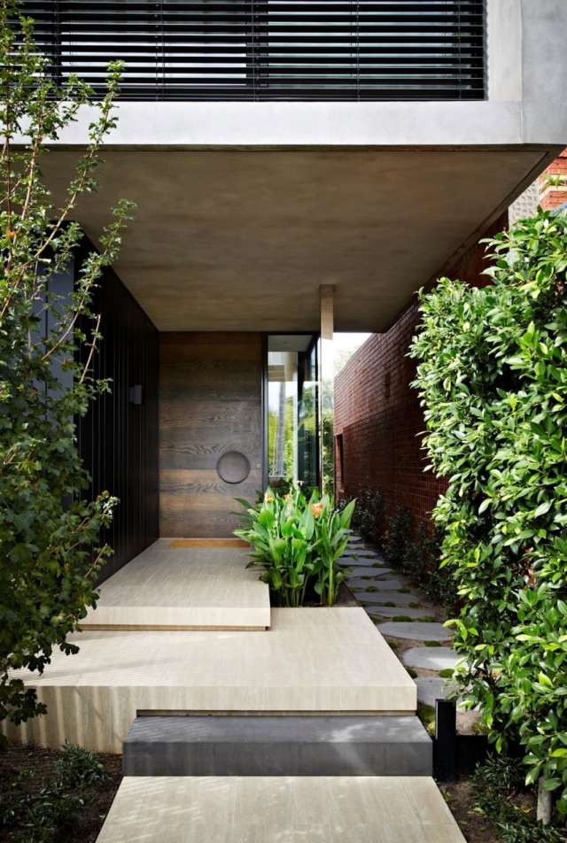 Moderner Hauseingang gestalten Sichtschutz Pflanzen Vordach