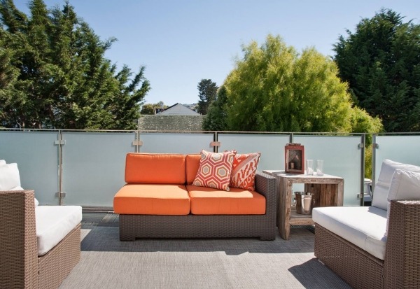 Möbel-für-Balkon-terrasse-polyrattan-auflagen-kräftige-Farben-rot