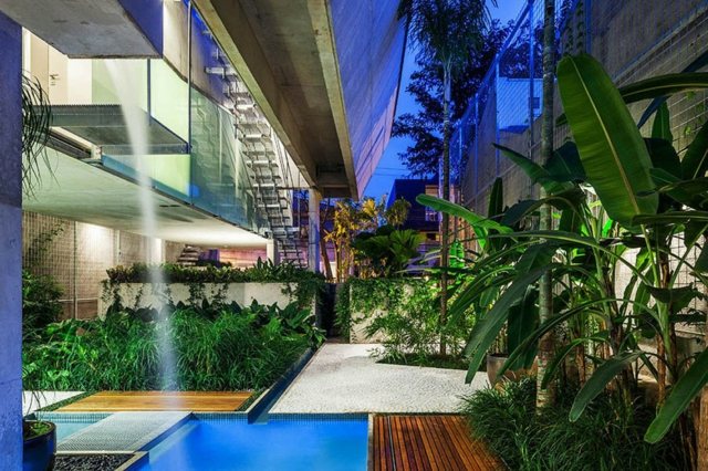 Terrasse immergrüne Pflanzen Wasserspiele Einfamilienhaus Sao Paulo